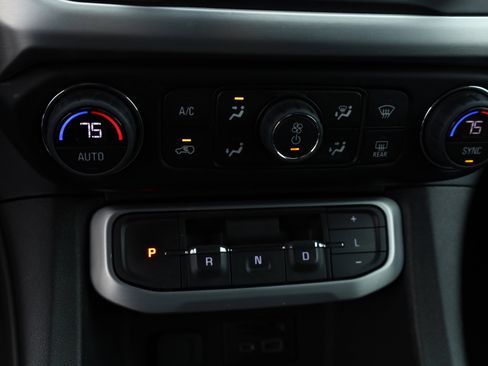 Used 2023 GMC Acadia SLT image 11