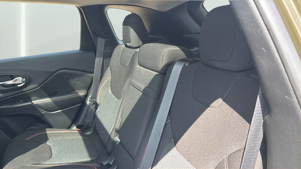 Used 2017 Jeep Cherokee 75th Anniversary FWD image 27