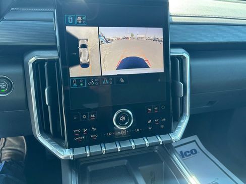 Used 2026 GMC Acadia Elevation w/ Elevation Premium Package FWD image 16