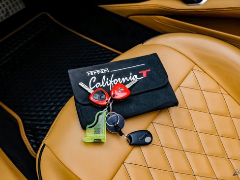 Used 2016 Ferrari California T image 94