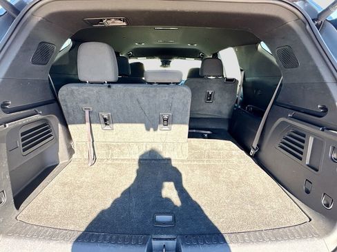 Used 2024 Chevrolet Traverse LT image 25