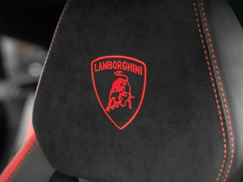 Used 2024 Lamborghini Urus Performante AWD/4WD image 26