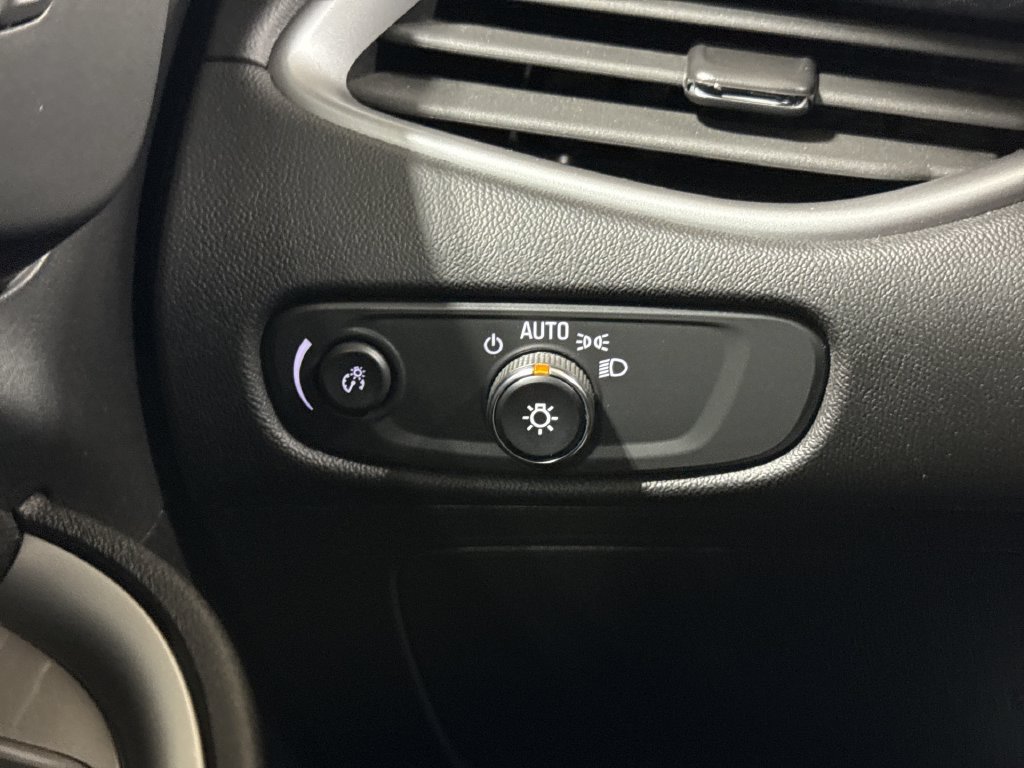 Used 2025 Chevrolet Malibu LT FWD image 18