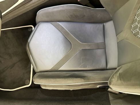 Used 2024 Lamborghini Revuelto image 18