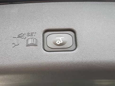 Used 2024 Lincoln Nautilus Reserve w/ Equipment Group 202A AWD/4WD image 10