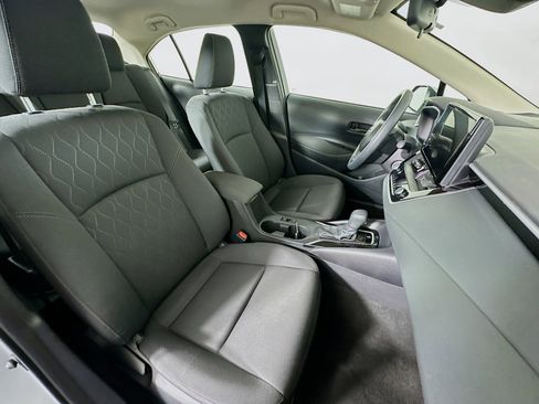 Used 2025 Toyota Corolla LE image 29