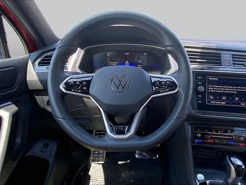 Used 2024 Volkswagen Tiguan SE R-Line FWD image 5