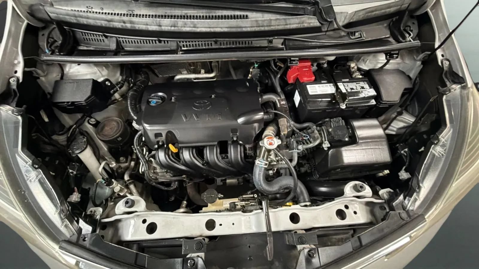 Used 2017 Toyota Yaris L w/ Carpet Mat Package FWD image 21
