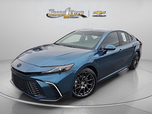 Used 2025 Toyota Camry SE image 5