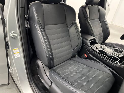 Used 2025 Mitsubishi Outlander SE FWD image 30