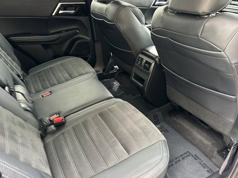 Used 2023 Mitsubishi Outlander 4WD Plug-In Hybrid image 20
