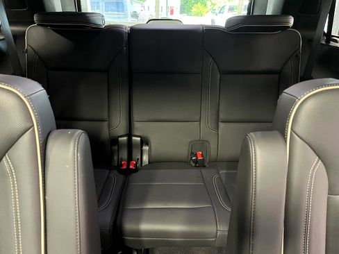 Used 2021 GMC Yukon SLT w/ SLT Luxury Plus Package image 24