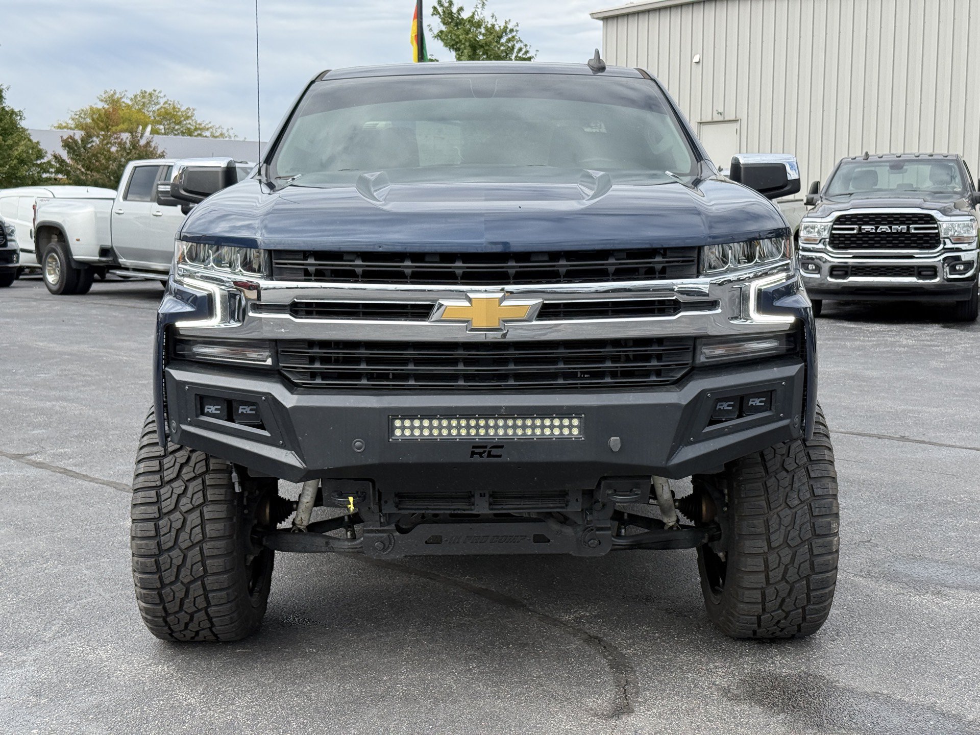 Used 2021 Chevrolet Silverado 1500 LT w/ Z71 Off-Road Package AWD/4WD image 3