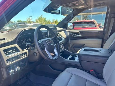 Used 2024 GMC Yukon SLT w/ SLT Premium Package AWD/4WD image 10