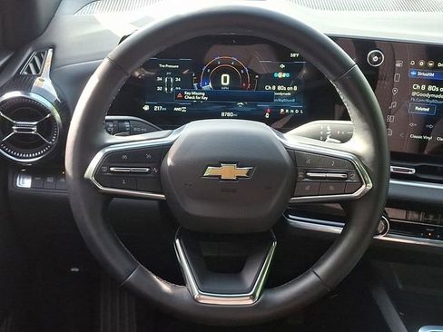 Used 2025 Chevrolet Equinox LT AWD/4WD image 19