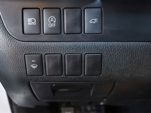 Used 2017 Toyota Highlander SE image 23