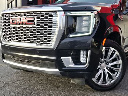 Used 2021 GMC Yukon Denali w/ Denali Premium Package AWD/4WD image 3
