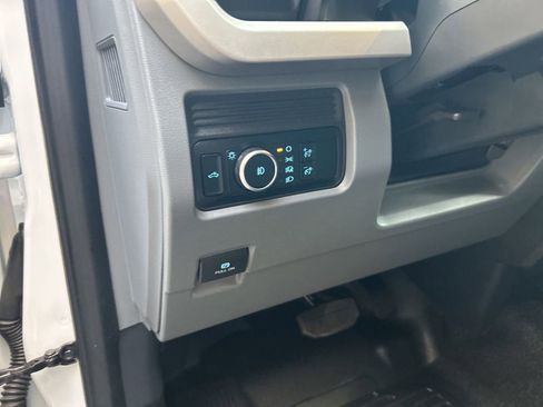 Used 2025 Ford F350 XLT image 42