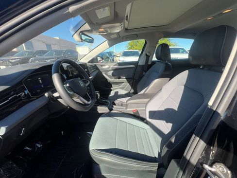 Used 2025 Volkswagen Jetta SE image 27