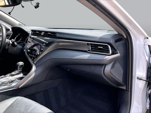 Used 2019 Toyota Camry XSE FWD image 18