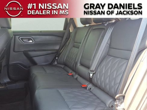 Certified 2025 Nissan Rogue Platinum w/ Tech Package FWD image 27