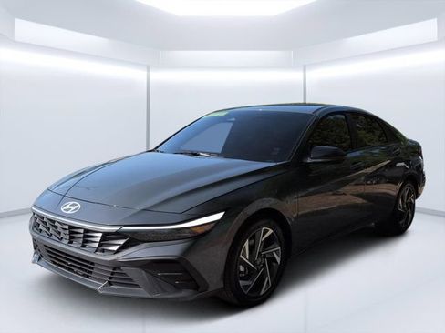 Used 2025 Hyundai Elantra Sport FWD image 7