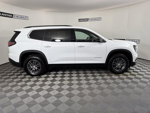 Used 2025 GMC Acadia Elevation image 7