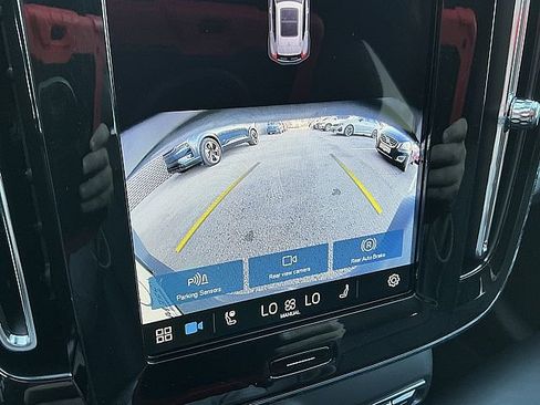 Certified 2025 Volvo XC40 B5 Core image 27