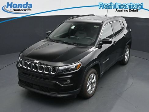 Used 2025 Jeep Compass Latitude AWD/4WD image 18
