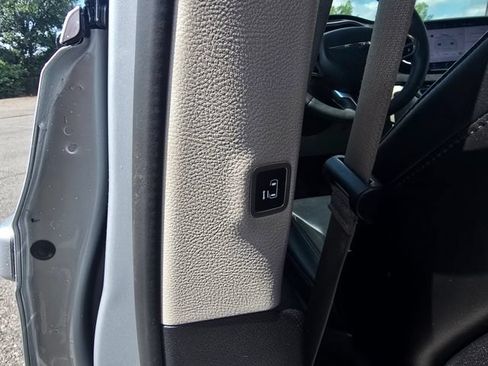 Used 2024 Chrysler Pacifica Touring-L FWD image 14