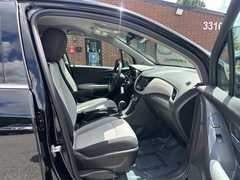 Used 2020 Chevrolet Trax LT FWD image 18