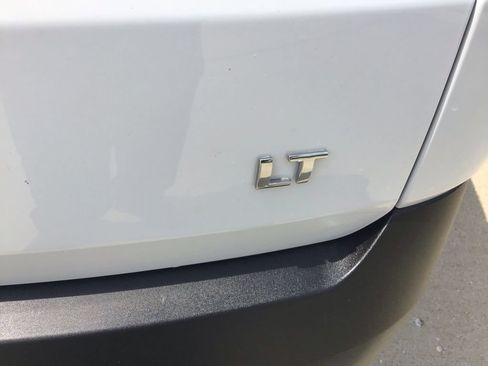 Used 2023 Chevrolet Traverse LT AWD/4WD image 34