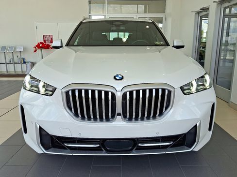 Certified 2024 BMW X5 xDrive40i w/ Premium Package image 2