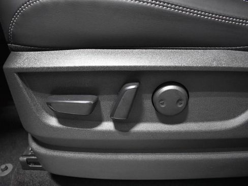 New 2026 Nissan Armada SL w/ Captain's Chari Seat Package image 17