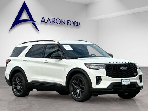 Used 2025 Ford Explorer ST image 7