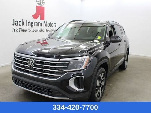Used 2024 Volkswagen Atlas SE FWD image 1