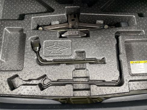 Used 2017 Toyota Camry SE image 32