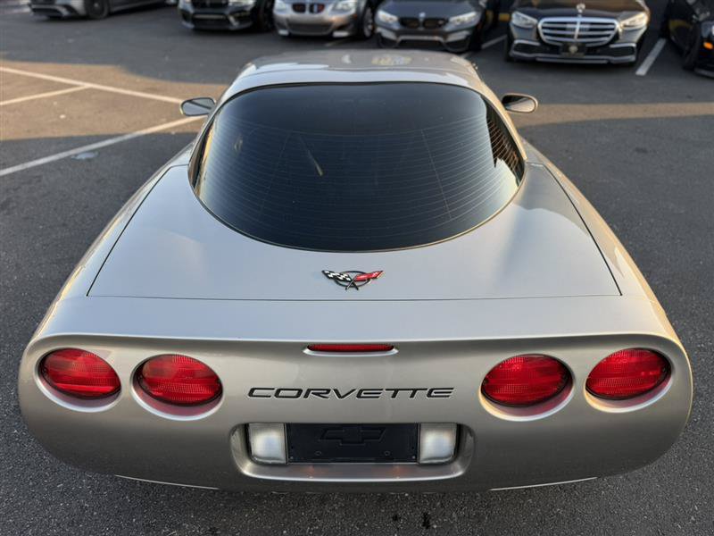 Used 2000 Chevrolet Corvette Coupe RWD image 9