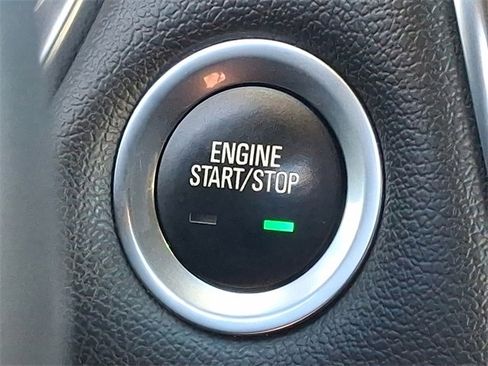 Used 2022 Chevrolet Traverse LT image 19