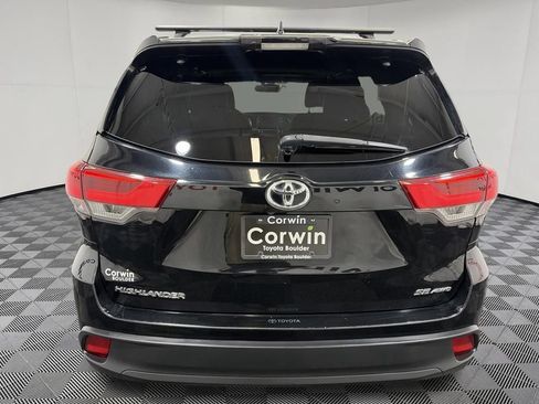 Used 2017 Toyota Highlander SE AWD/4WD image 6