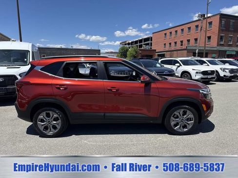 Used 2024 Kia Seltos S AWD/4WD image 3