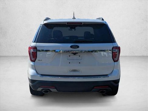 Used 2018 Ford Explorer XLT w/ Equipment Group 202A image 6