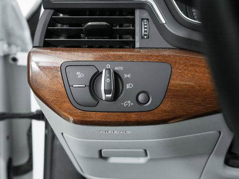 Used 2022 Audi A4 2.0T Premium w/ Convenience Package image 33