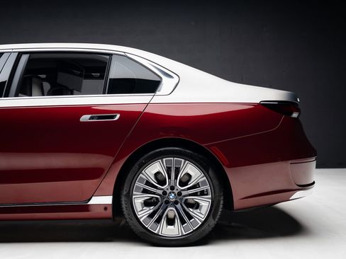 Used 2023 BMW i7 xDrive60 w/ Executive Package 2 image 22