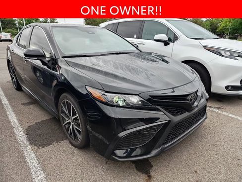 Used 2023 Toyota Camry SE w/ Cold Weather Package FWD image 3