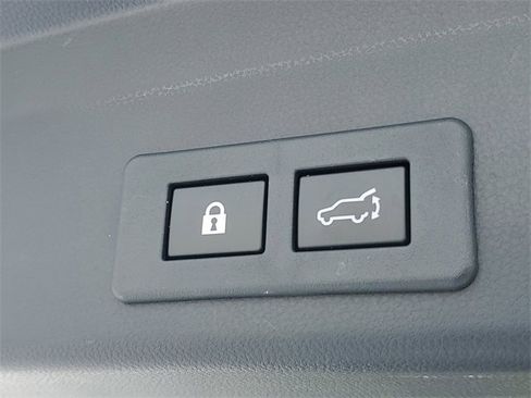 Certified 2023 Subaru Ascent Premium w/ Convenience Package image 9