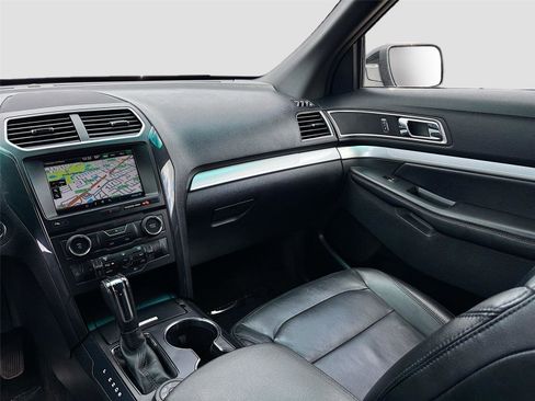 Used 2016 Ford Explorer XLT w/ Equipment Group 202A image 23