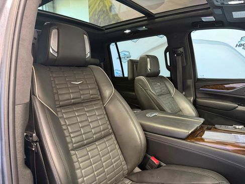 Used 2023 Cadillac Escalade ESV Sport Platinum RWD image 29