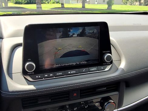 Used 2025 Nissan Rogue S image 14