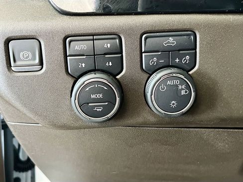 Used 2024 Chevrolet Silverado 1500 LT w/ Z71 Off-Road Package image 10